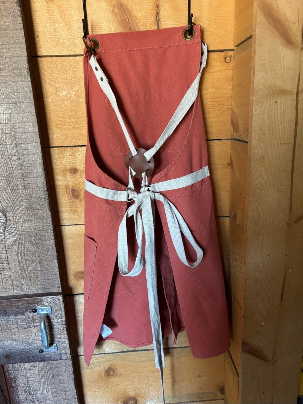 Caldo Split-Leg Apron - Picture 3 of 5
